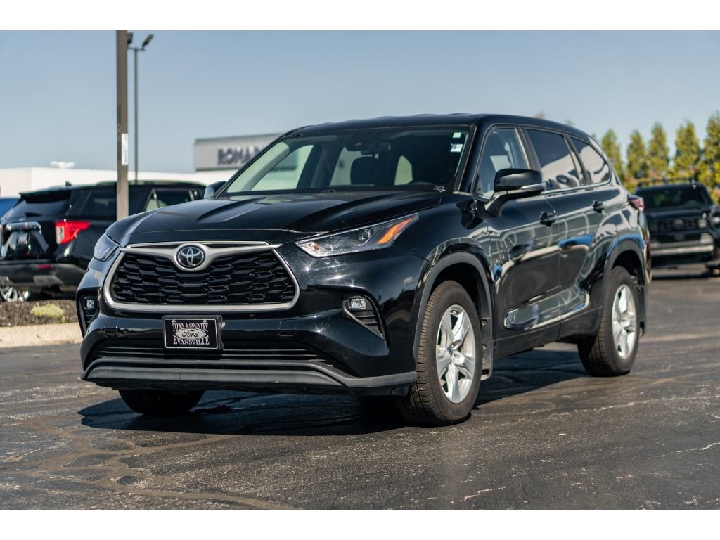 Used 2023 Toyota Highlander LE SUV