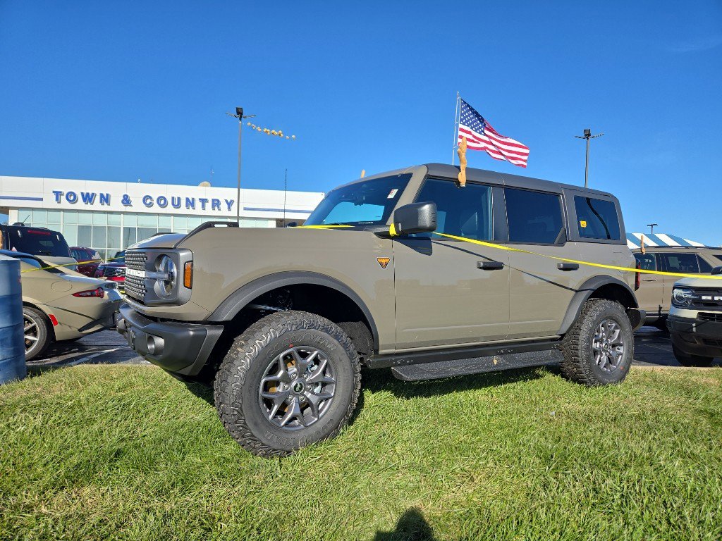 2025 Ford Bronco SUV 
