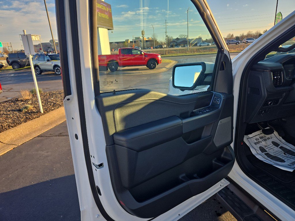 2025 Ford F-150 Lightning Lariat - Photo 13