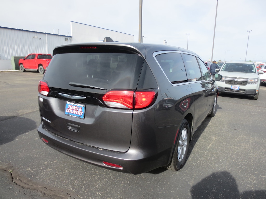 Used 2022 Chrysler Voyager LX LX FWD