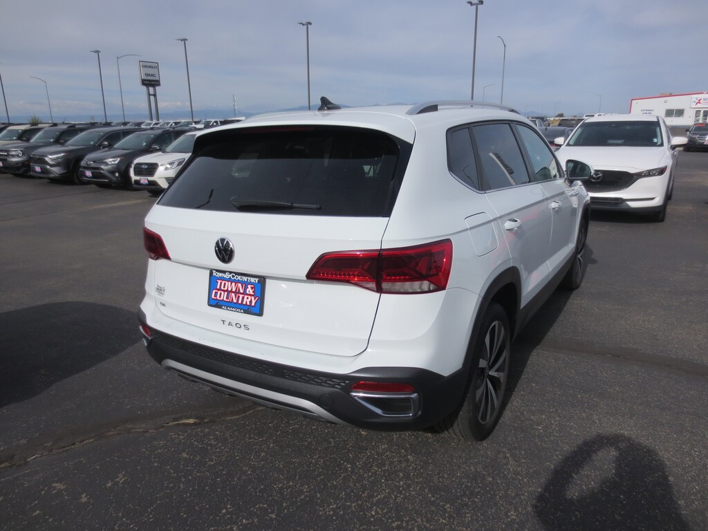 Used 2024 Volkswagen Taos SE SE FWD