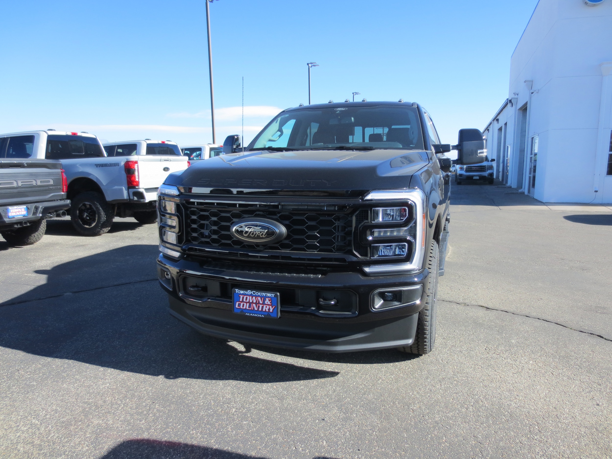 2026 Ford F-350 Super Duty Lariat's photo