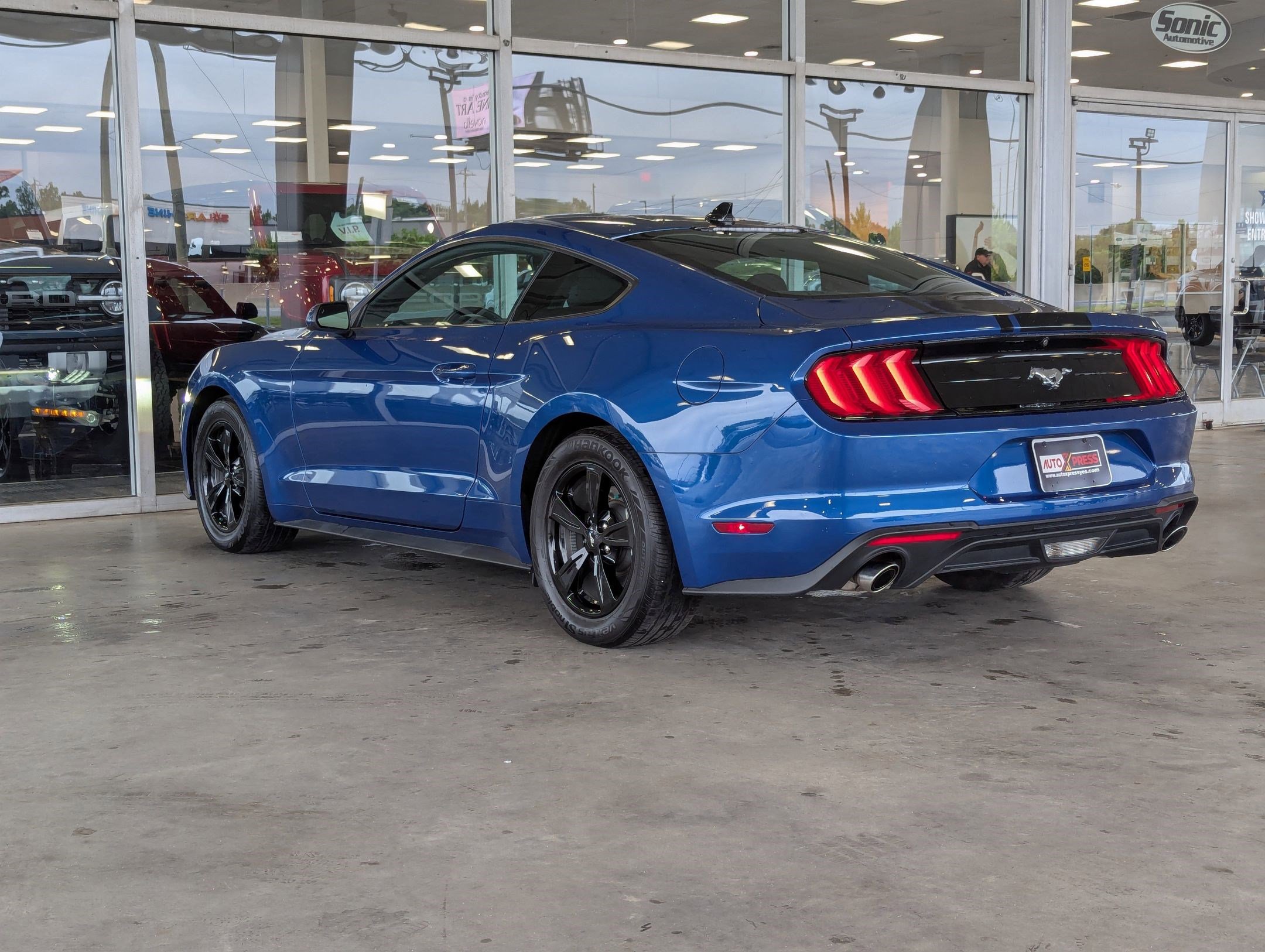 2022 Ford Mustang EcoBoost photo 3