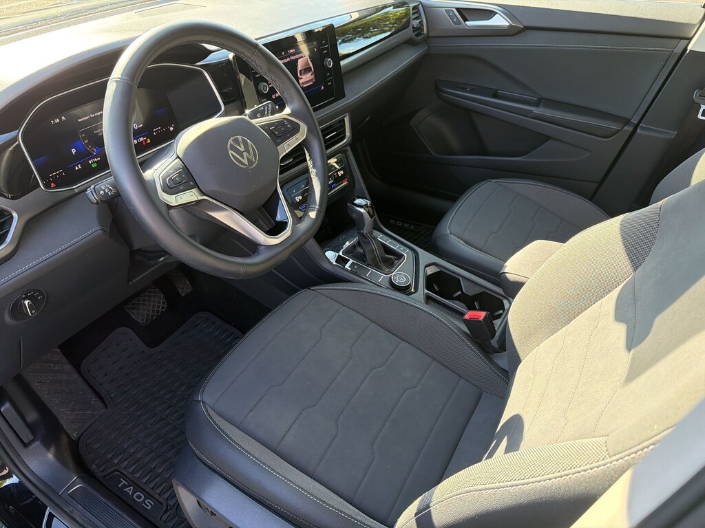 Used 2025 Volkswagen Taos SE Black SUV