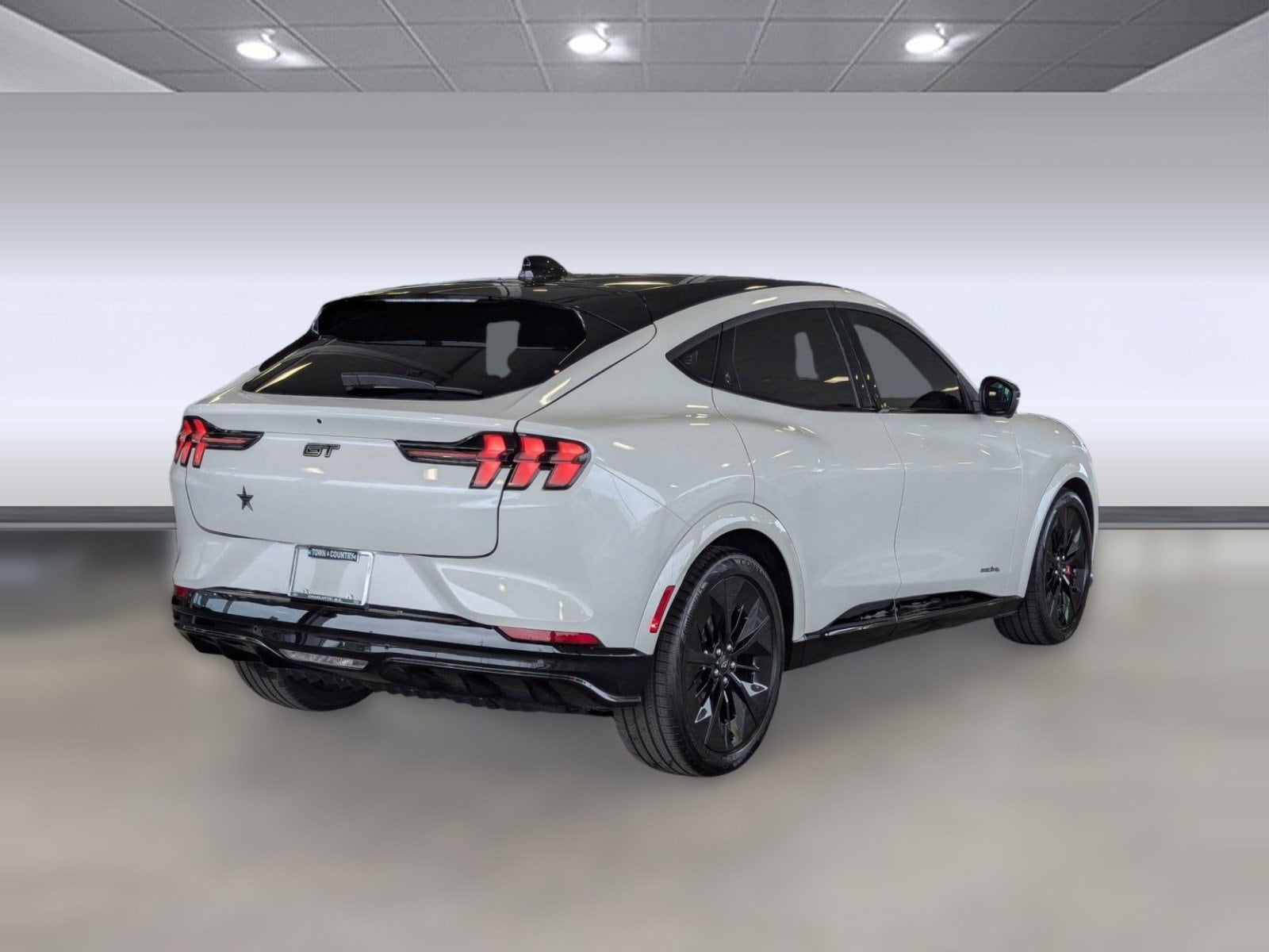 2025 Ford Mustang Mach-E GT - Photo 8