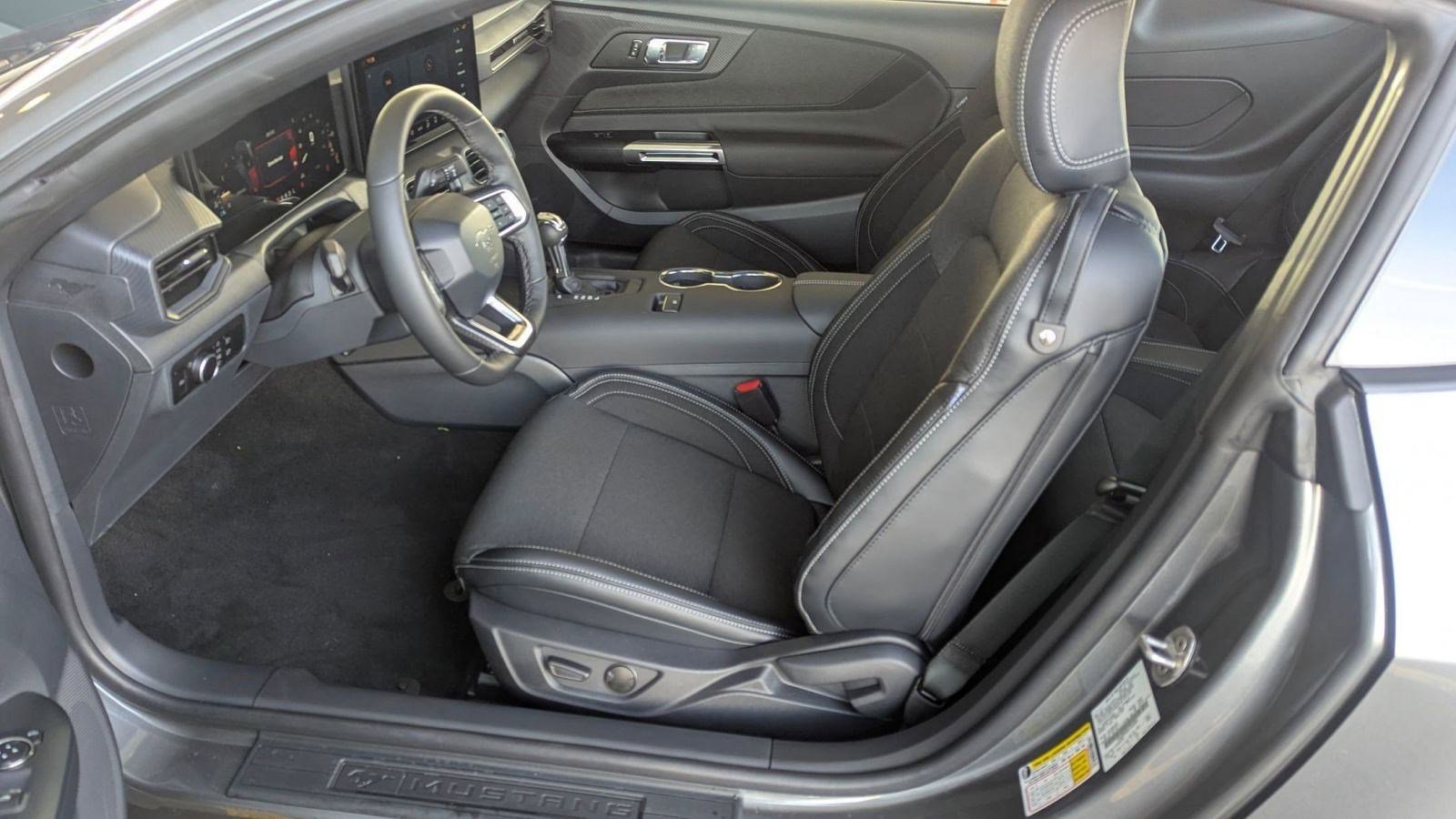 2026 Ford Mustang EcoBoost photo 4