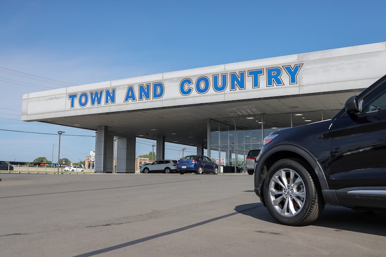 Town & Country Ford