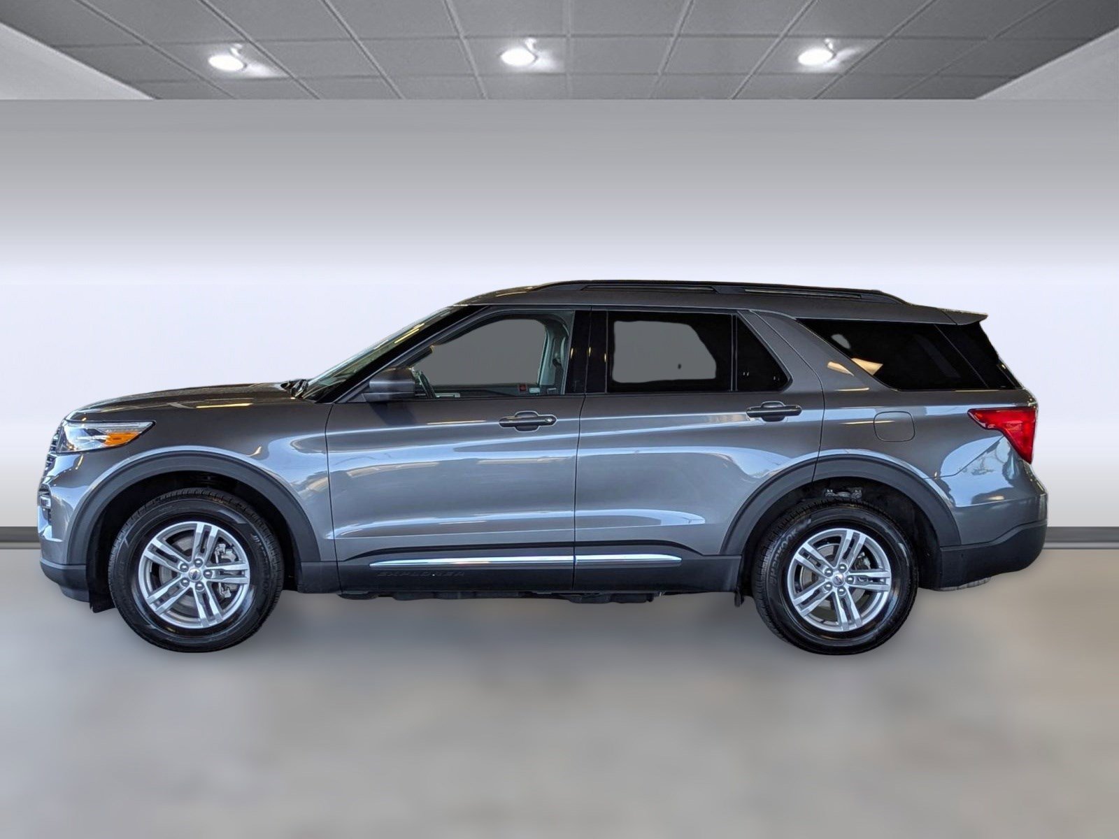 2022 Ford Explorer XLT photo 2