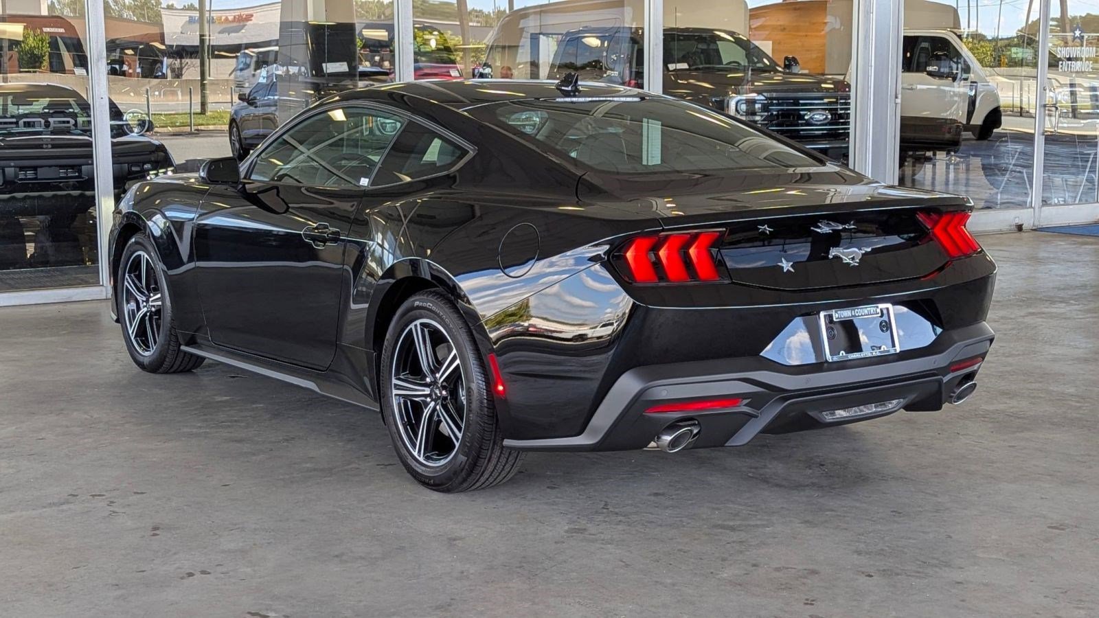 2025 Ford Mustang EcoBoost photo 3