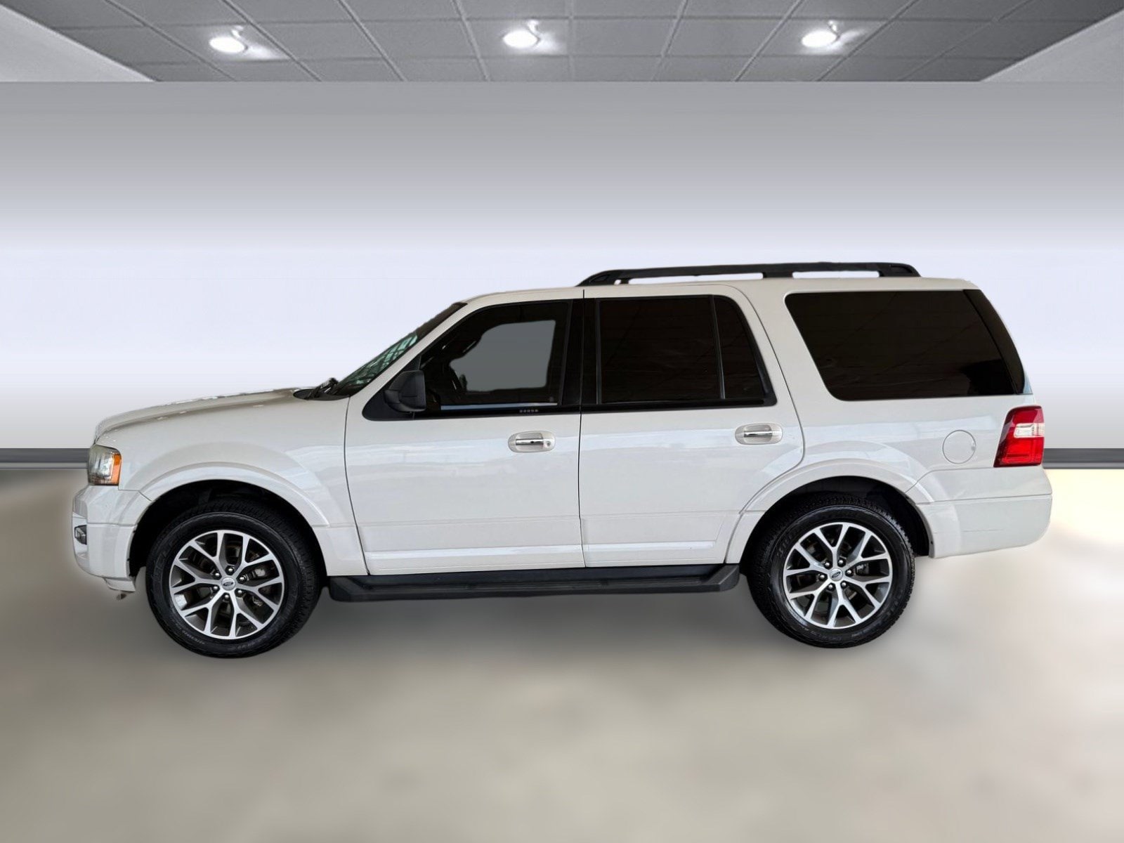 Used 2016 Ford Expedition XLT with VIN 1FMJU1JTXGEF08394 for sale in Charlotte, NC