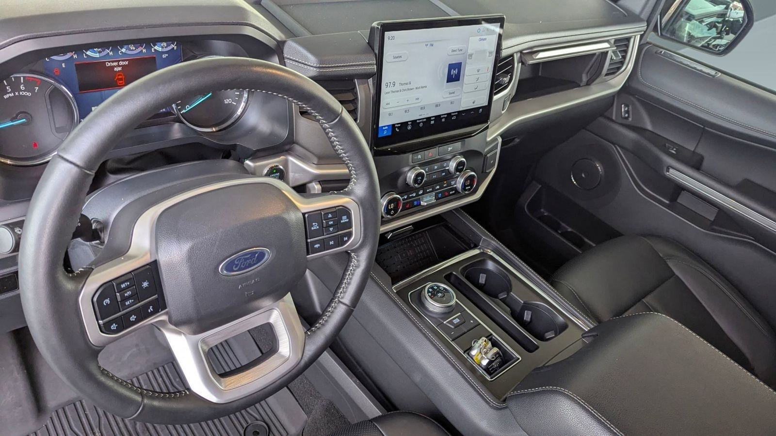 2024 Ford Expedition XLT photo 4