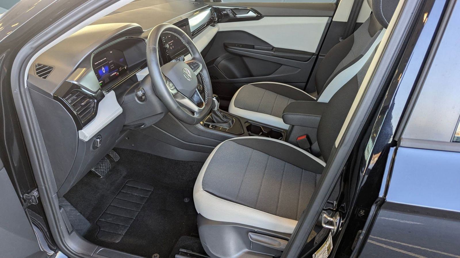 2025 Volkswagen Taos S photo 4