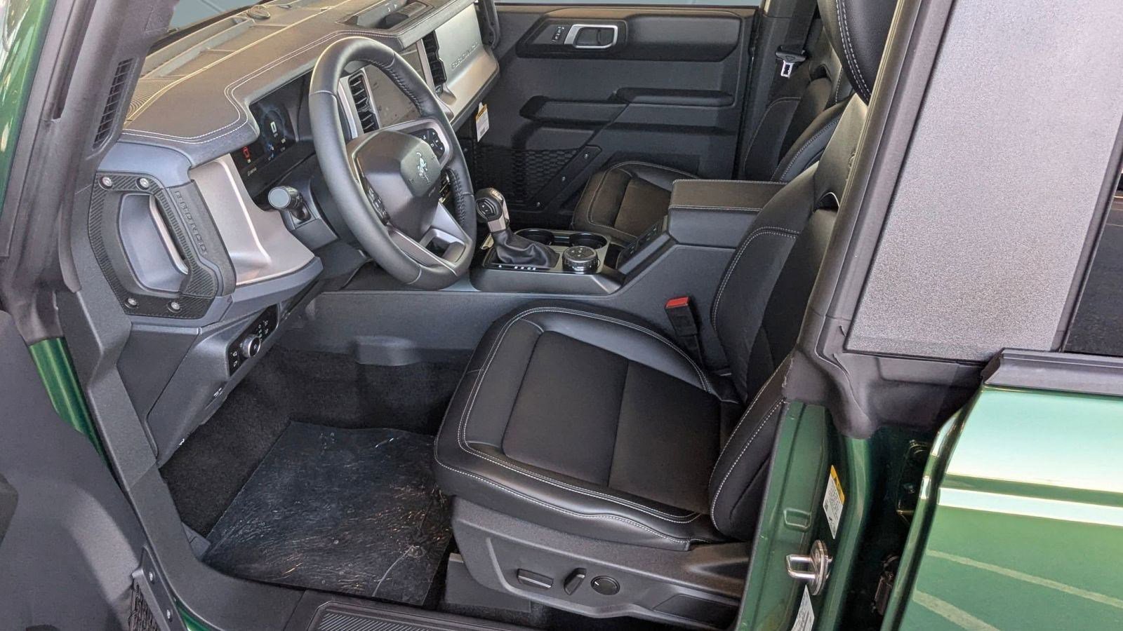 2025 Ford Bronco Outer Banks photo 4