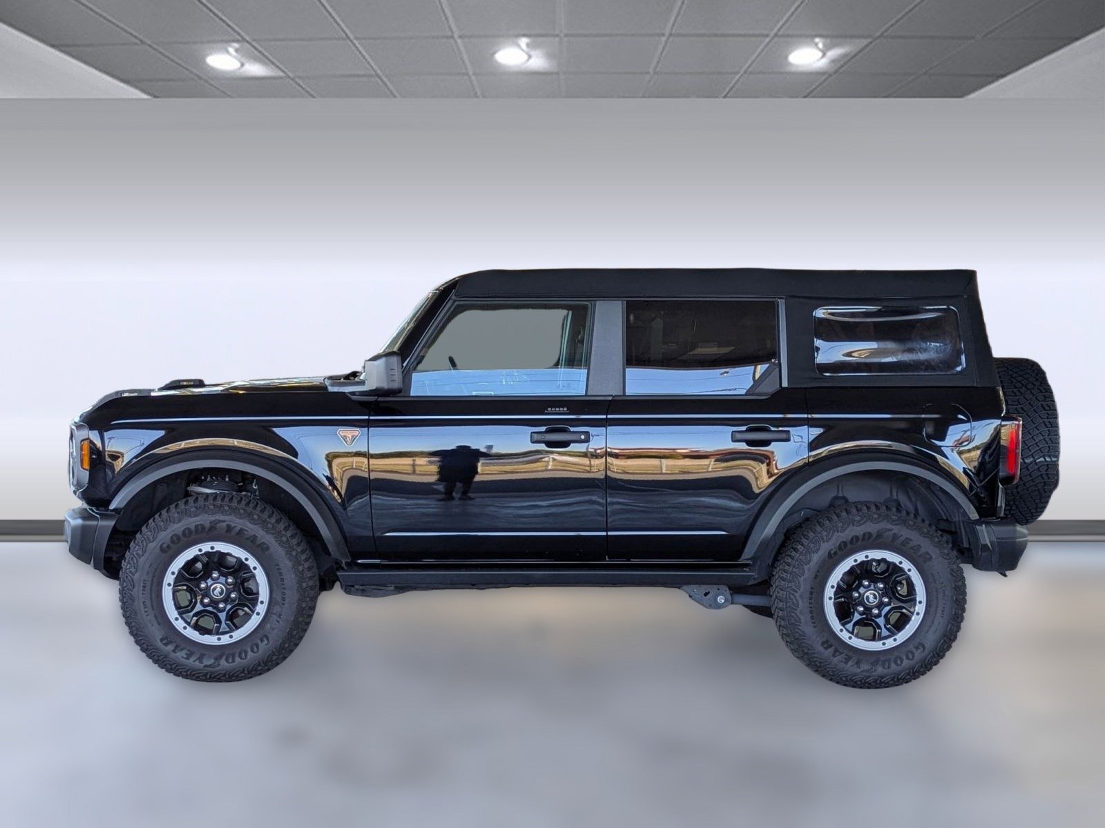 2023 Ford Bronco Badlands photo 2