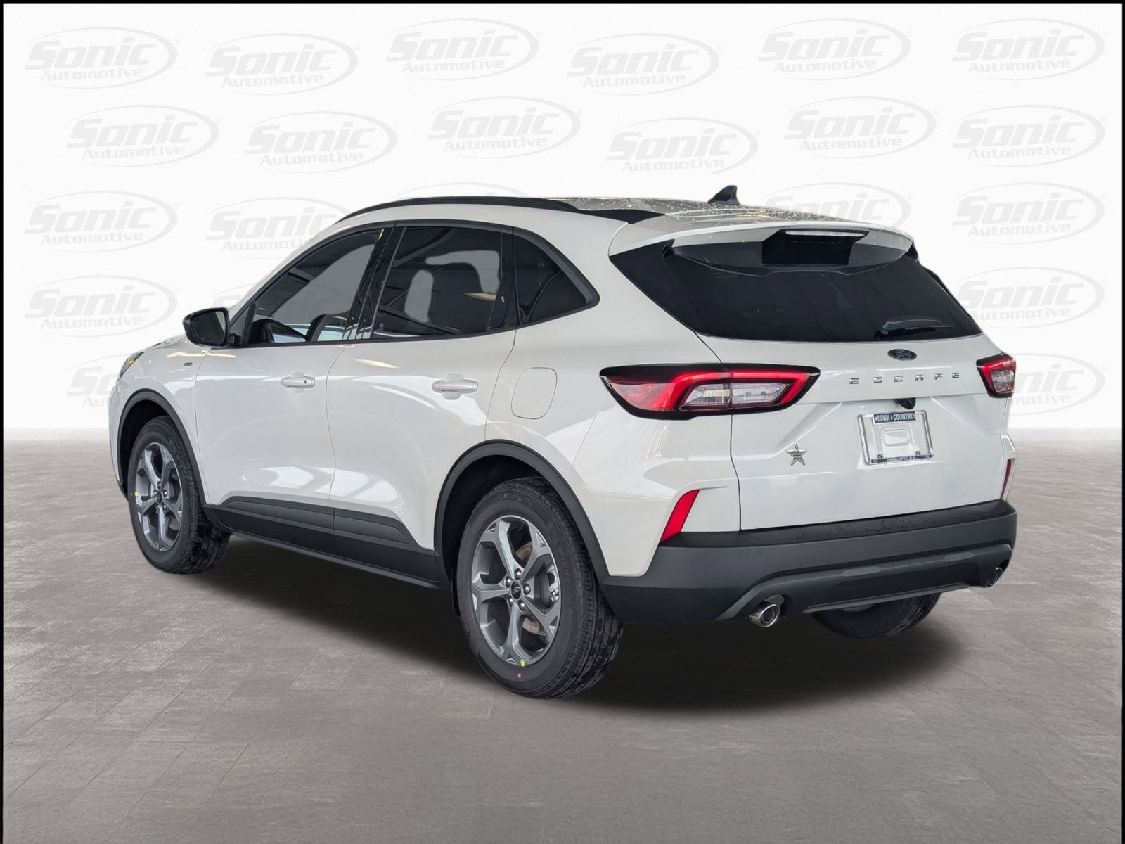 2025 Ford Escape ST-Line photo 2