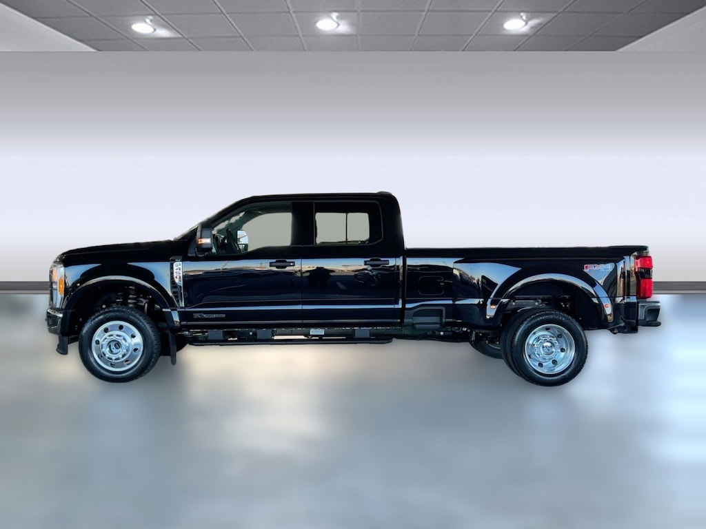New 2026 Ford F-450 XLT Truck Crew Cab