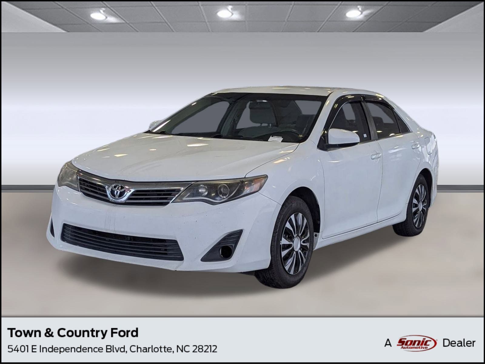 2012 Toyota Camry LE's photo