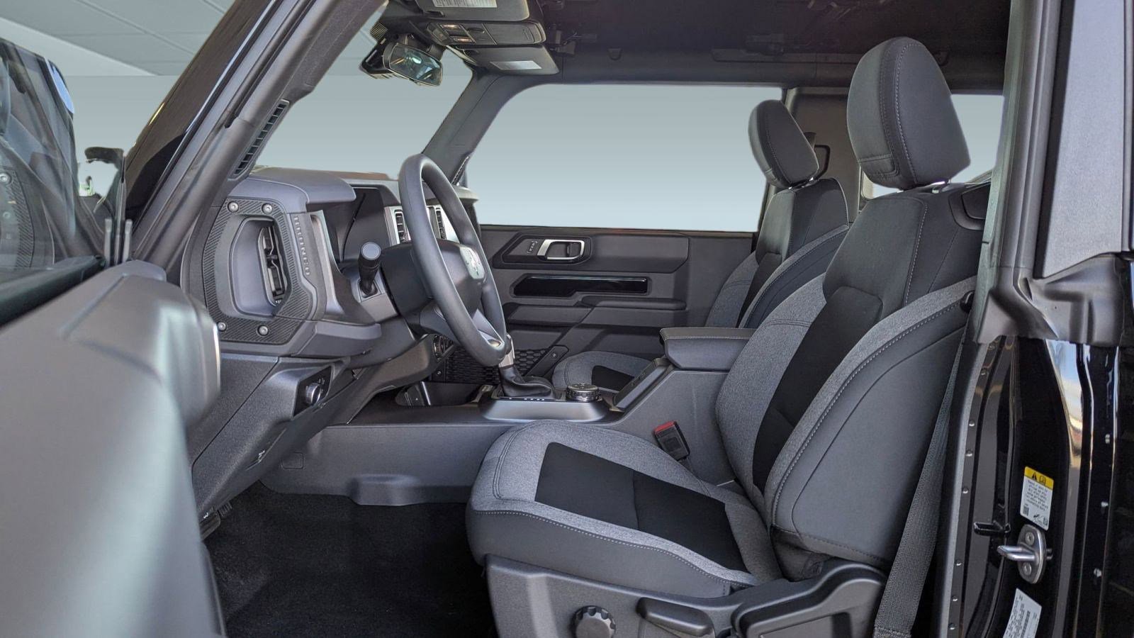 2025 Ford Bronco Base photo 4