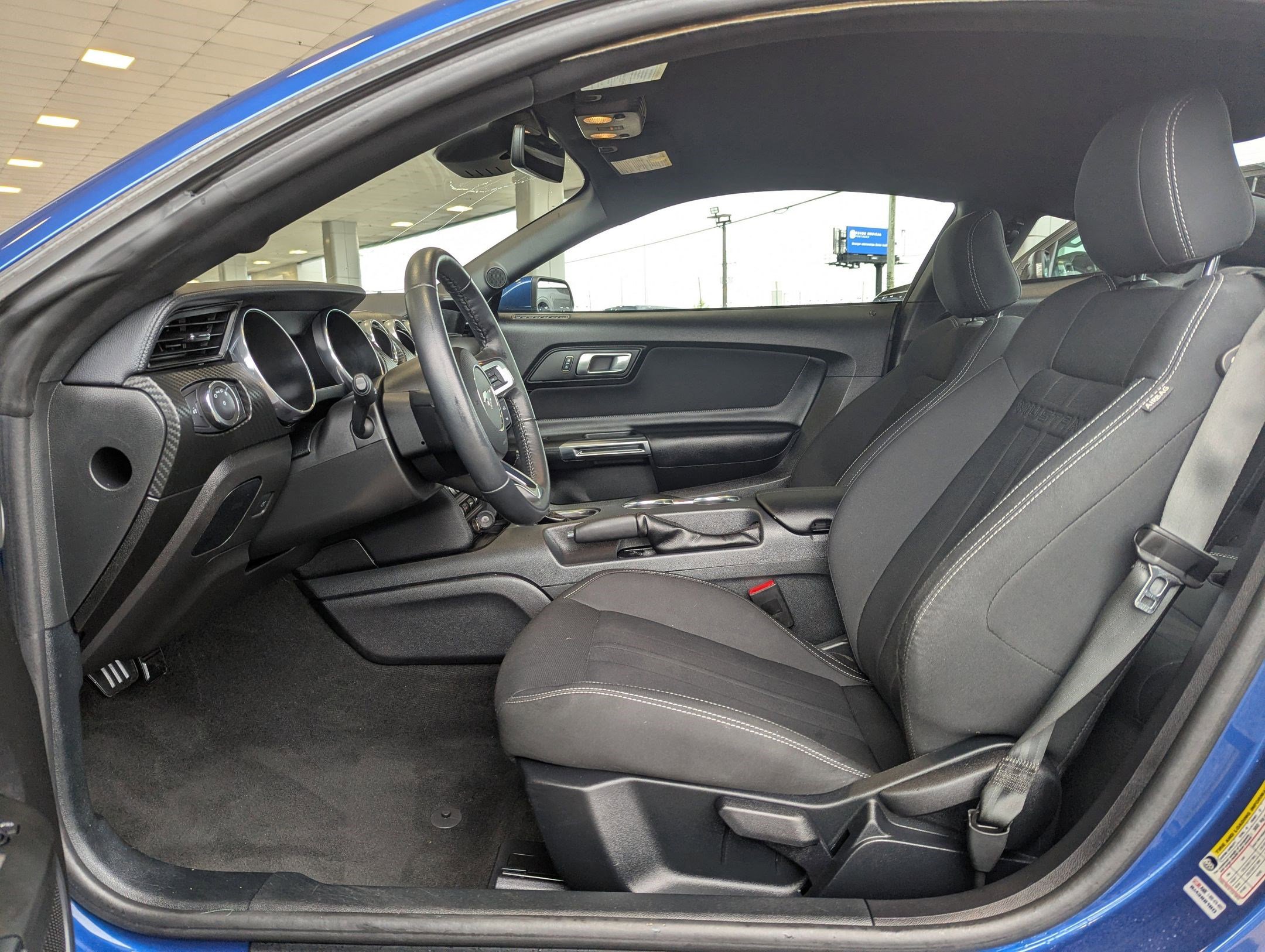 2022 Ford Mustang EcoBoost photo 4