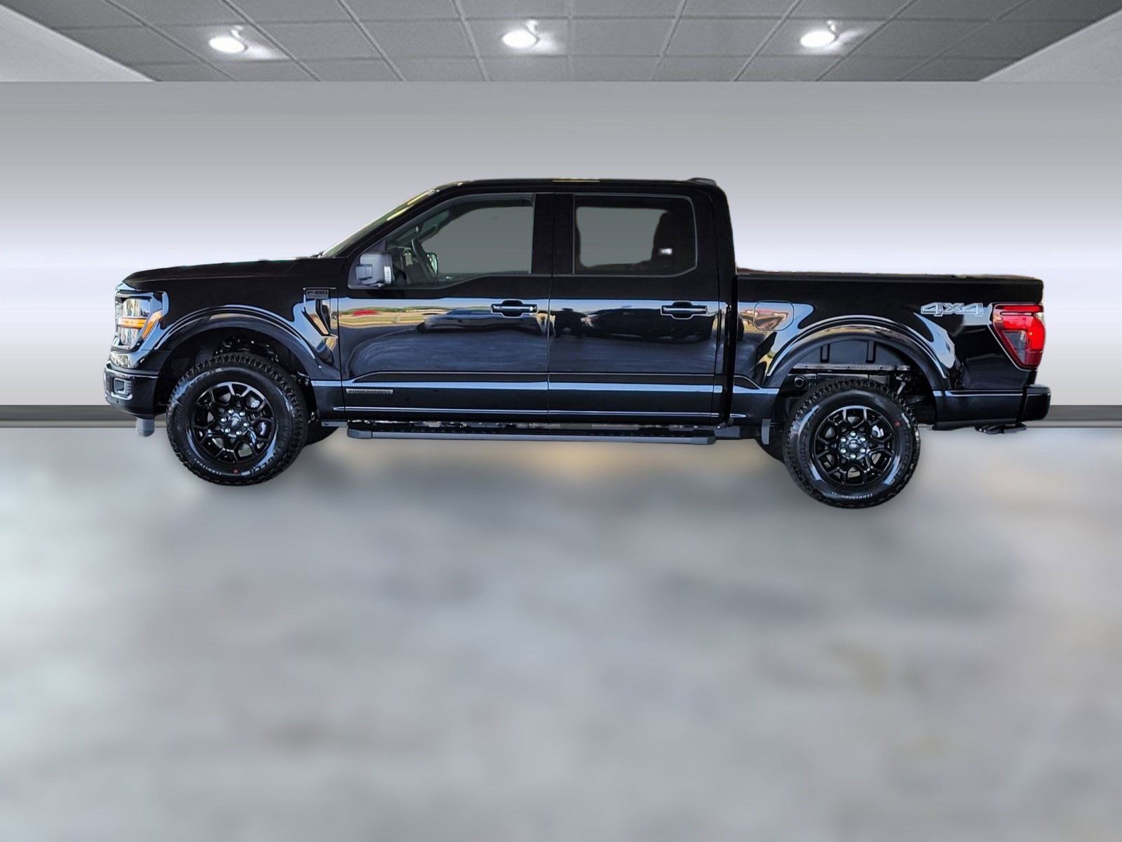 2025 Ford F-150 XLT photo 2