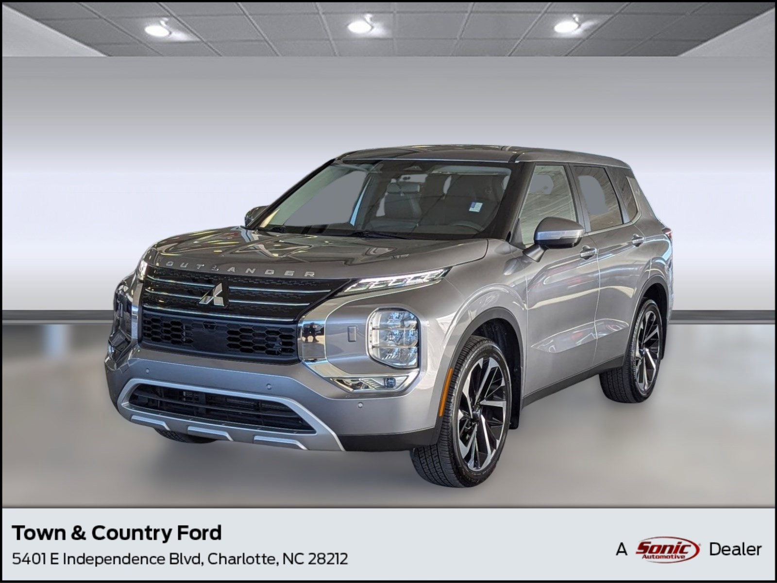 2023 Mitsubishi Outlander SE's photo