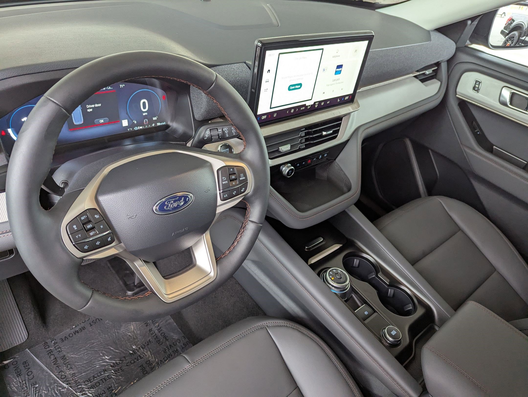 2025 Ford Explorer photo 2