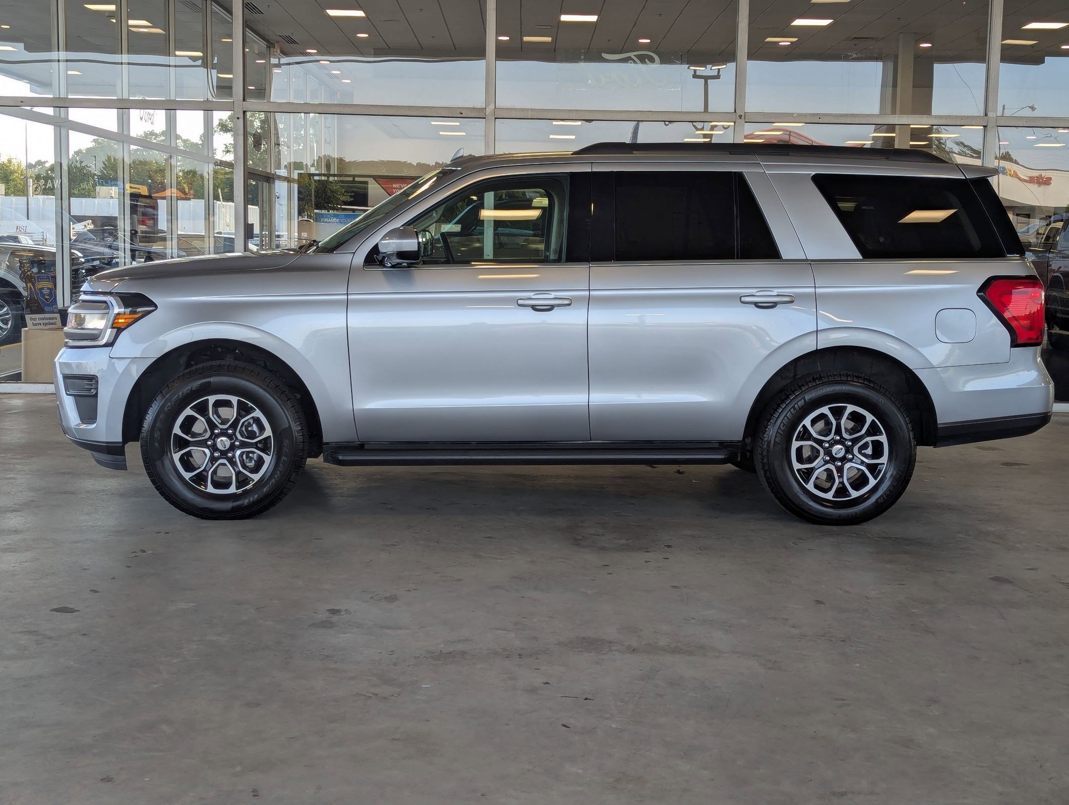 2024 Ford Expedition XLT photo 2