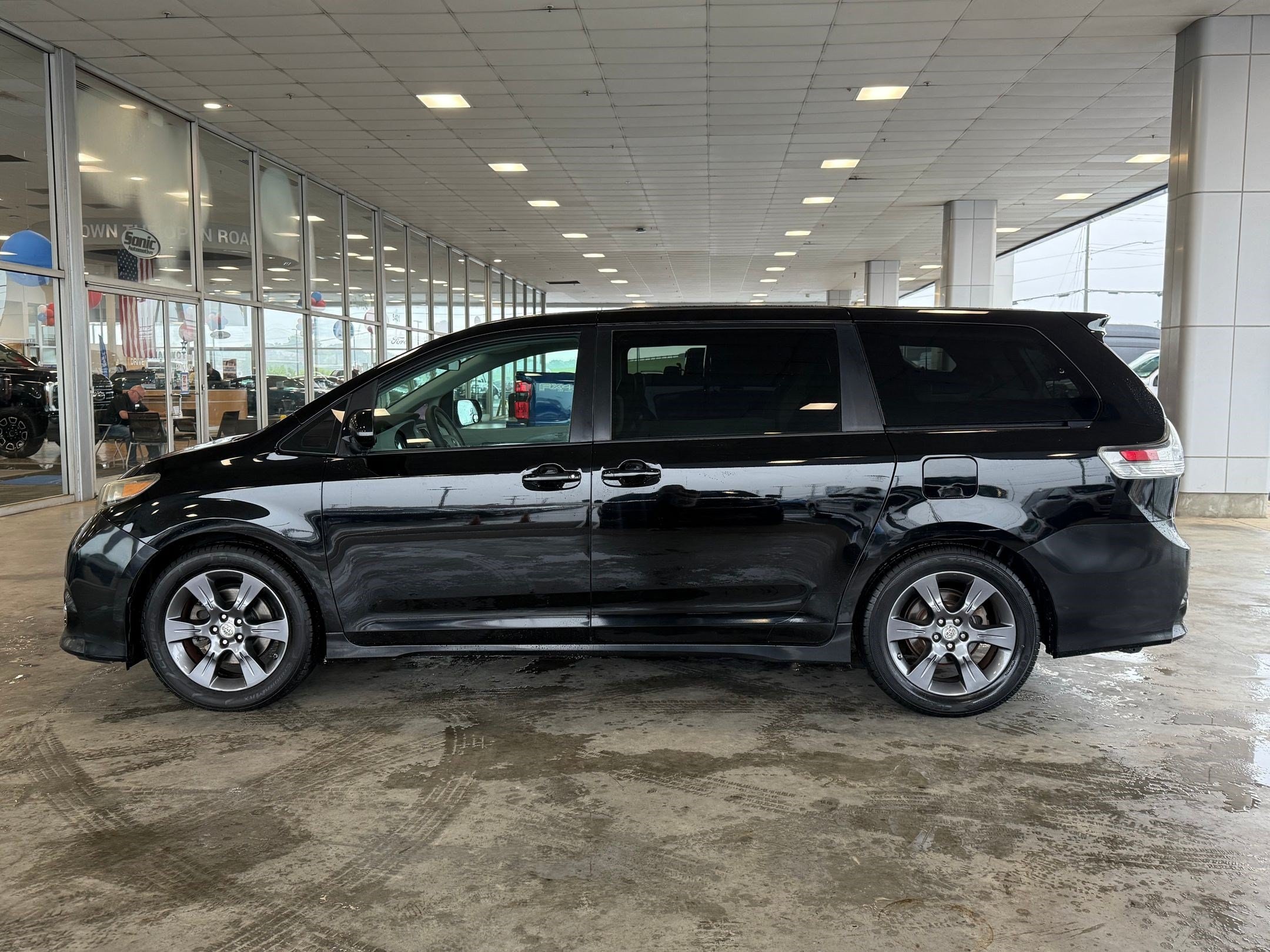 Used 2011 Toyota Sienna SE with VIN 5TDXK3DC3BS159884 for sale in Charlotte, NC