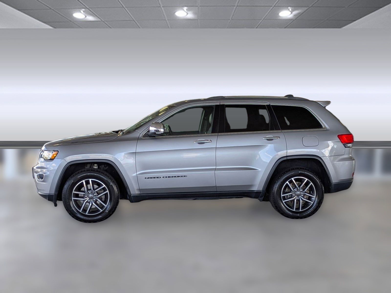 2019 Jeep Grand Cherokee Limited photo 2
