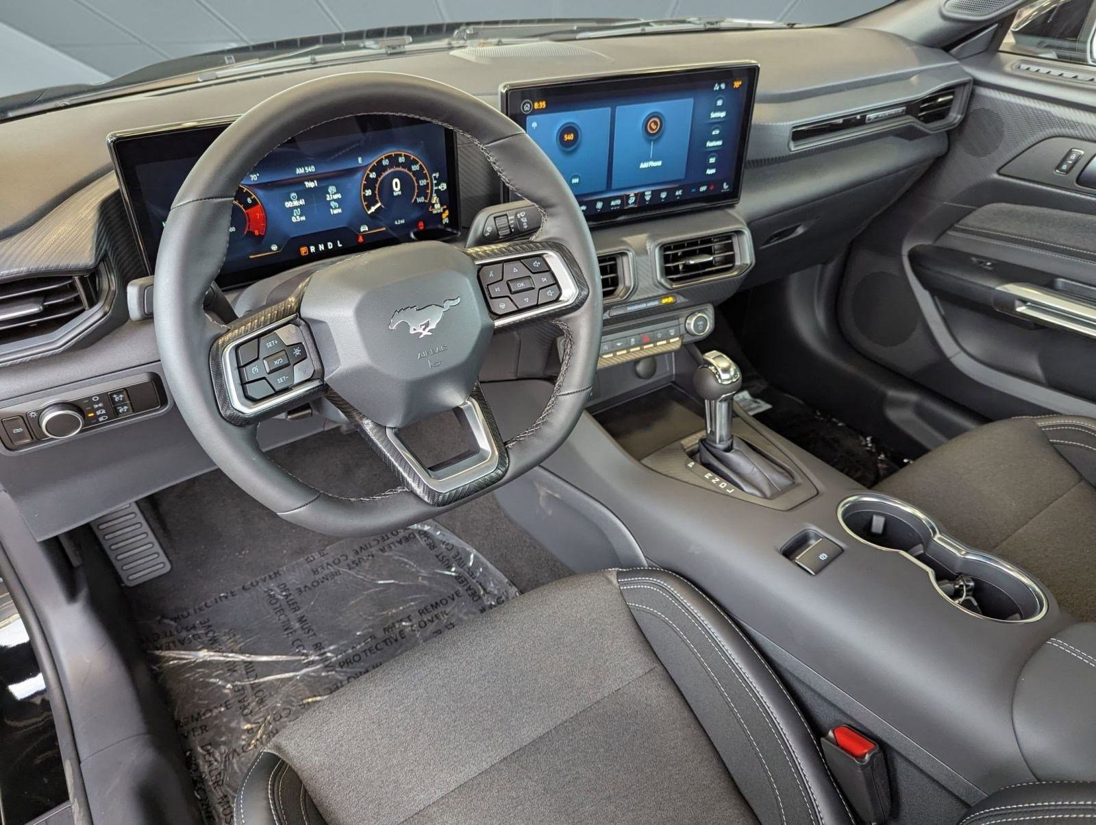 2025 Ford Mustang EcoBoost photo 4