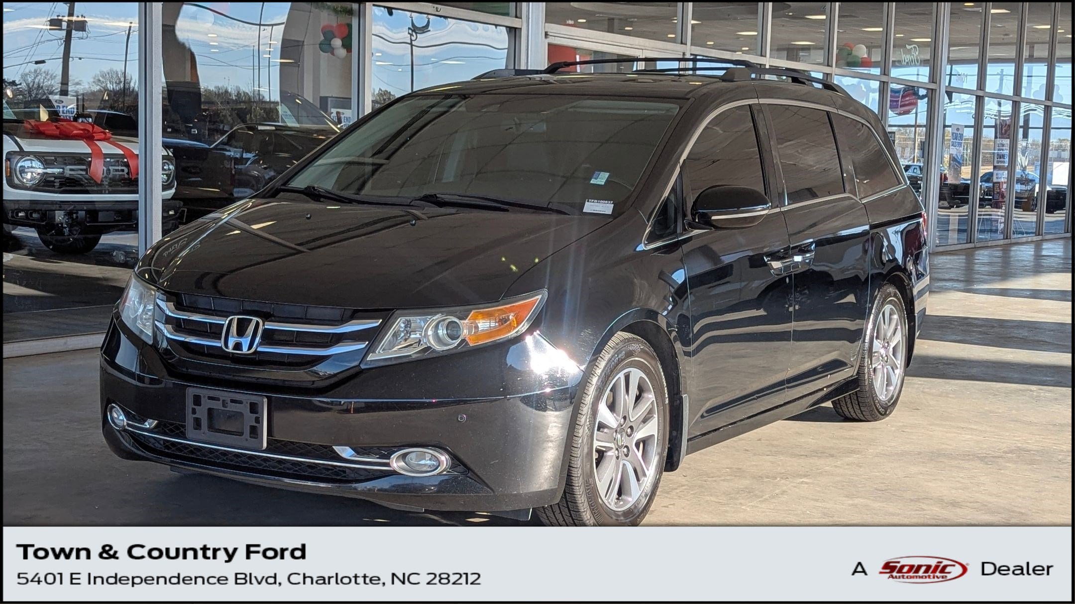 2015 Honda Odyssey Touring Elite's photo