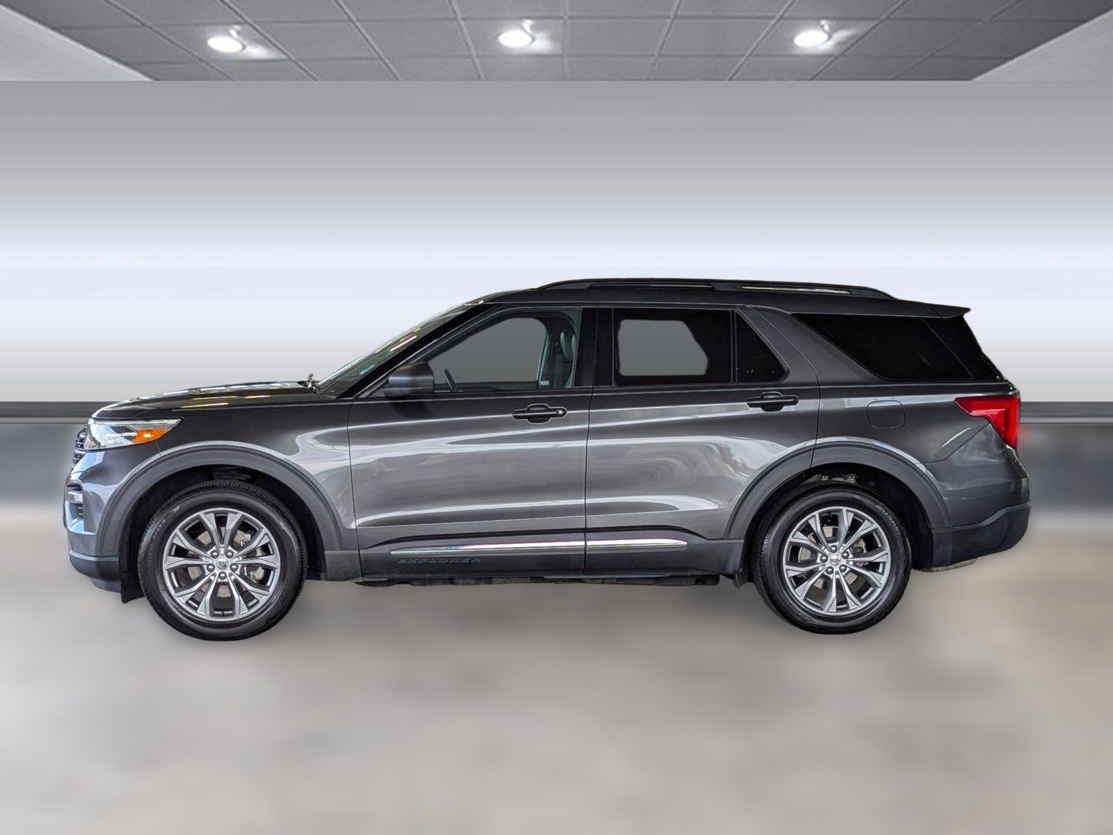 2020 Ford Explorer XLT photo 2
