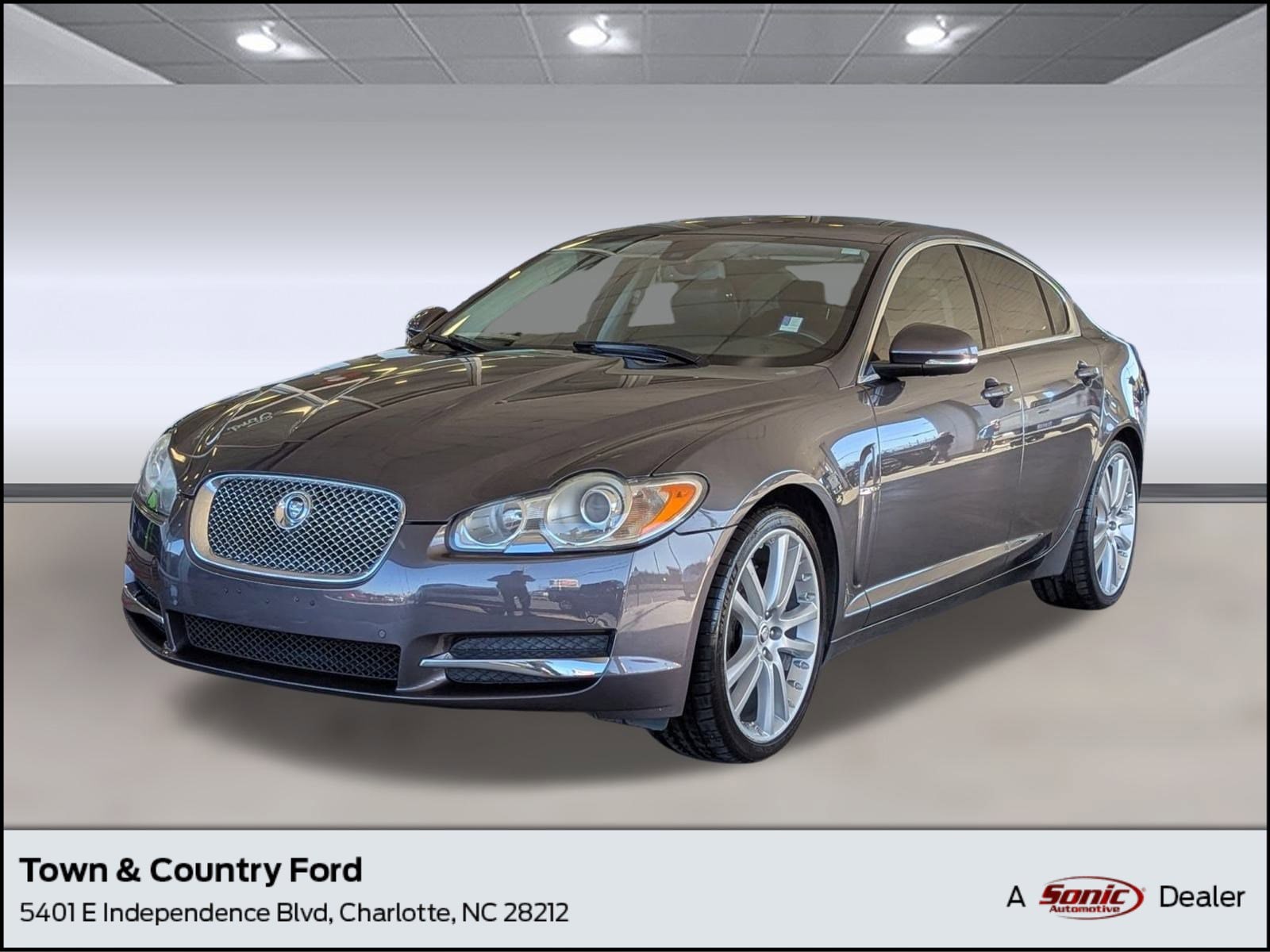 2010 Jaguar XF Premium's photo