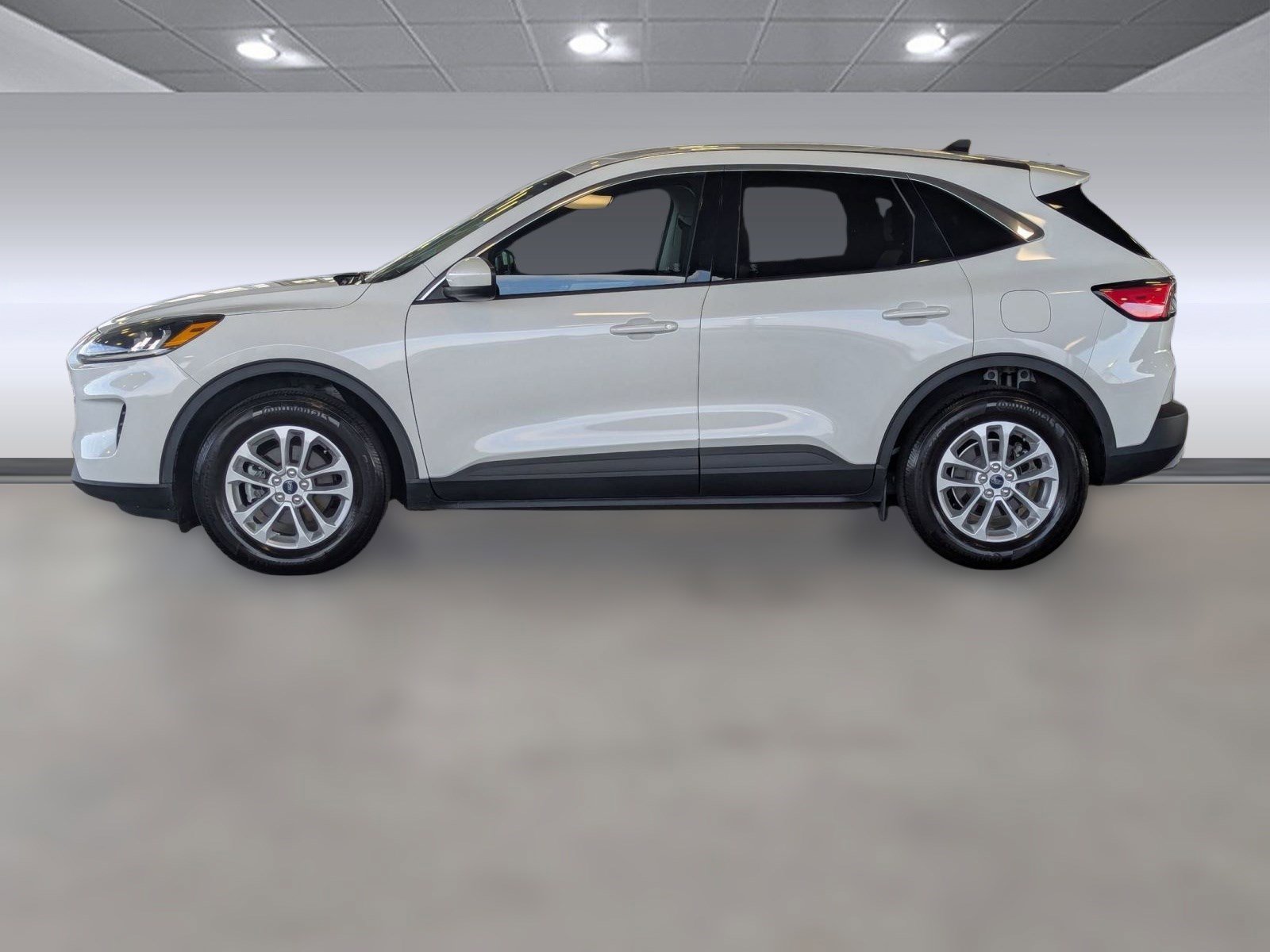 2021 Ford Escape SE photo 2