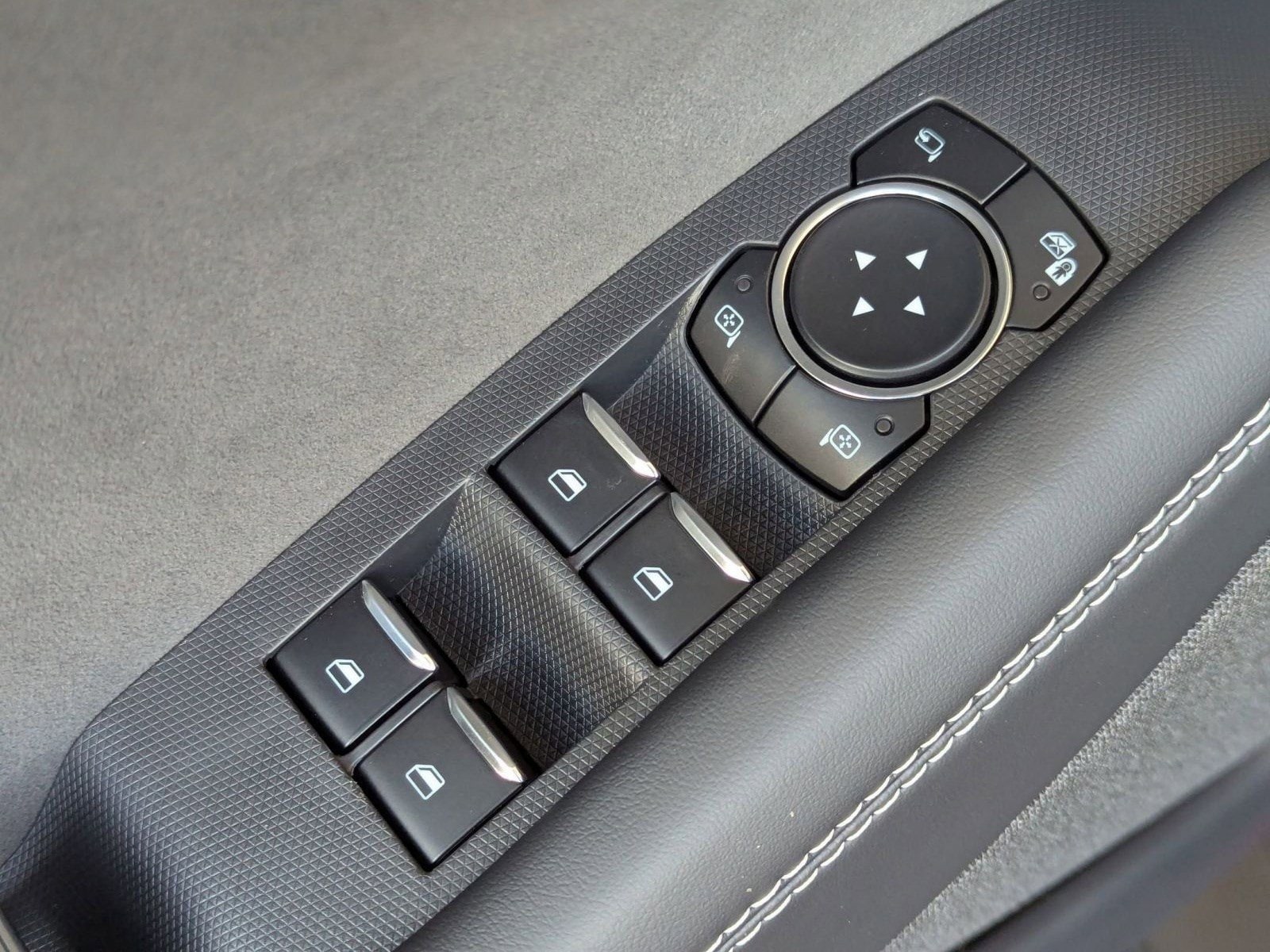 2025 Ford Mustang Mach-E GT - Photo 13