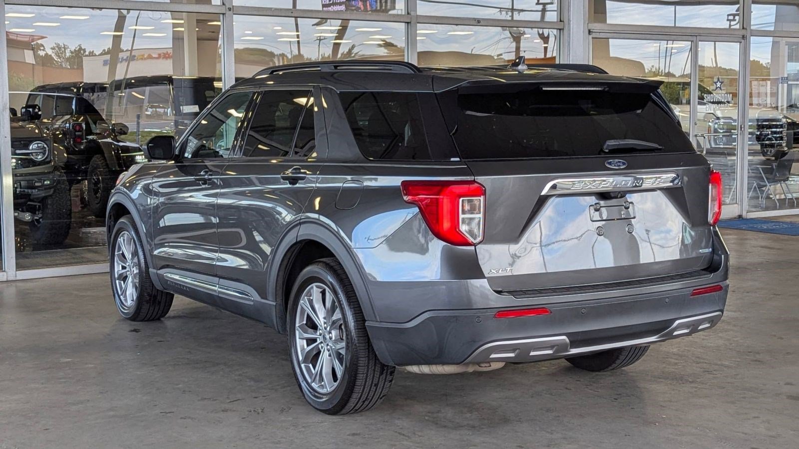 2020 Ford Explorer XLT photo 3