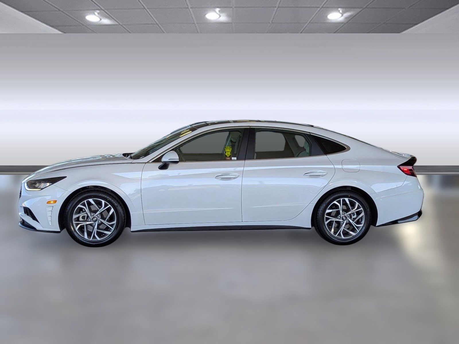 2022 Hyundai Sonata SEL photo 2