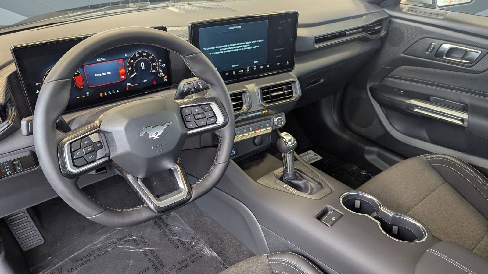 2025 Ford Mustang EcoBoost photo 4