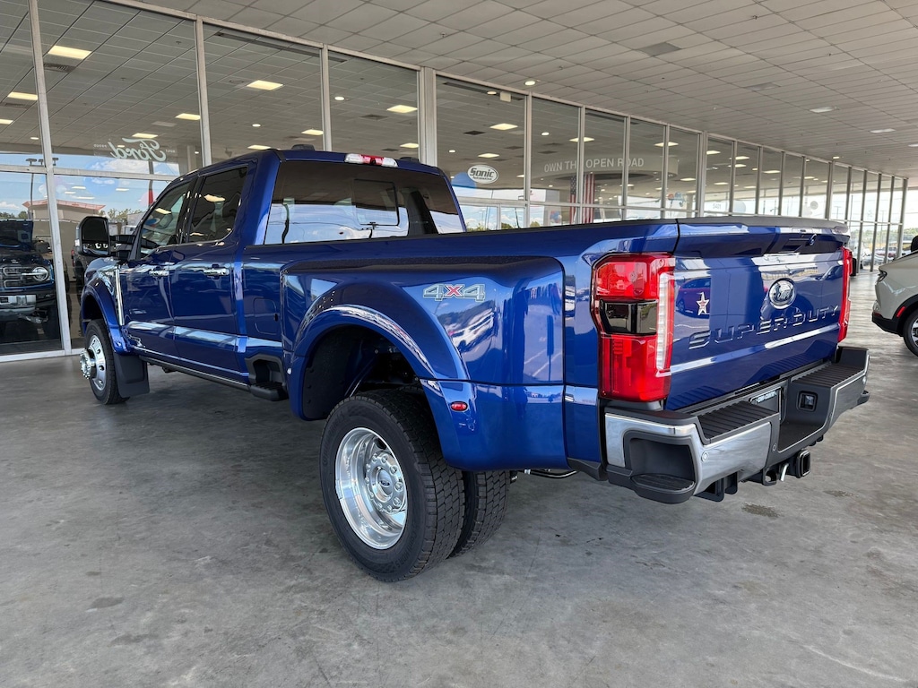 New 2026 Ford F-450 LARIAT Truck Crew Cab