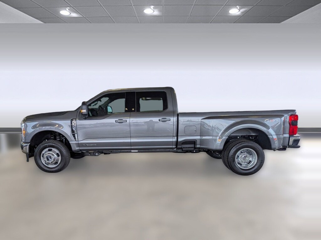 New 2026 Ford F-350 XLT Truck Crew Cab