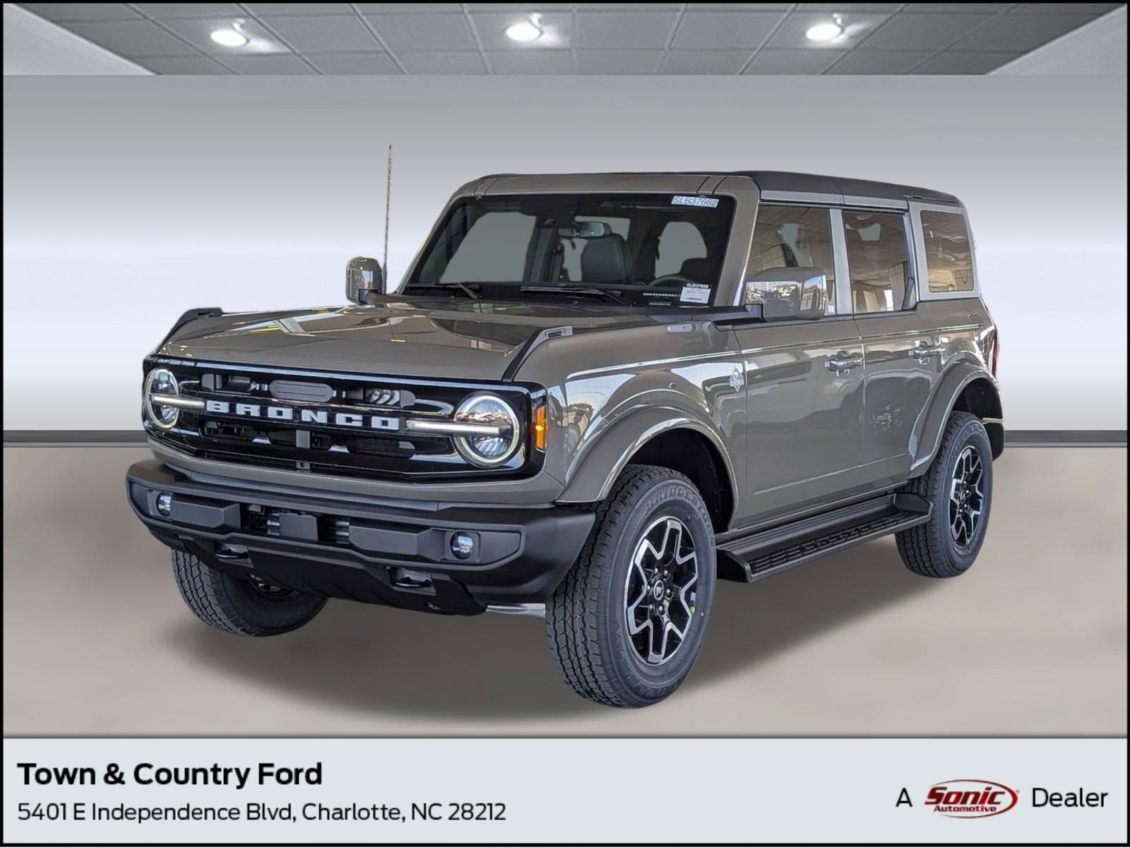 2025 Ford Bronco 4-Door Outer Banks's photo