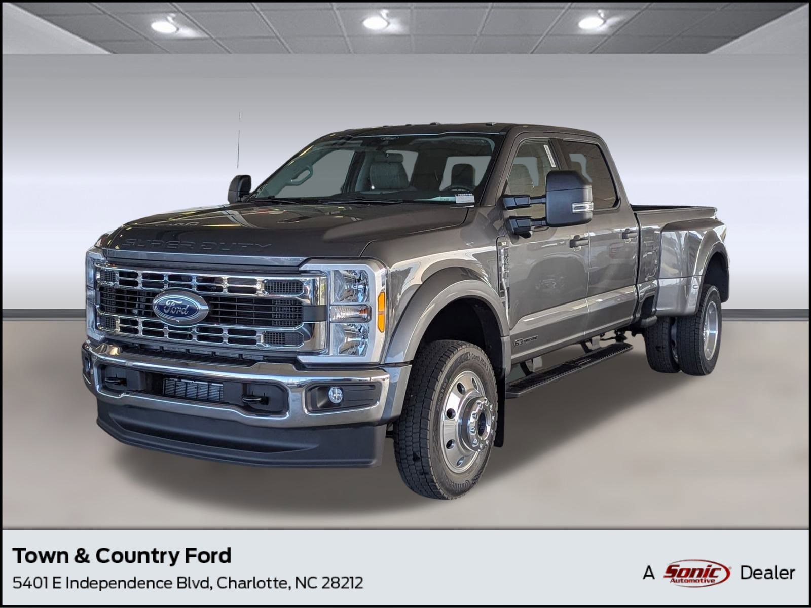 2026 Ford F-450 Super Duty XLT's photo