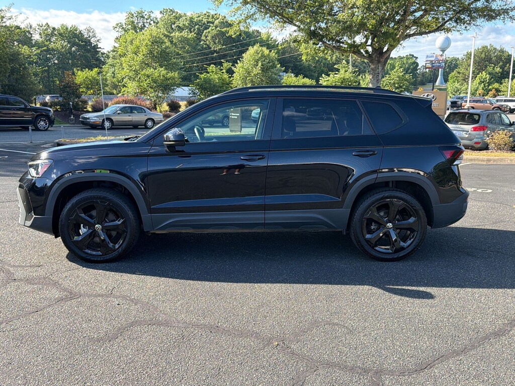 Used 2025 Volkswagen Taos SE Black SUV