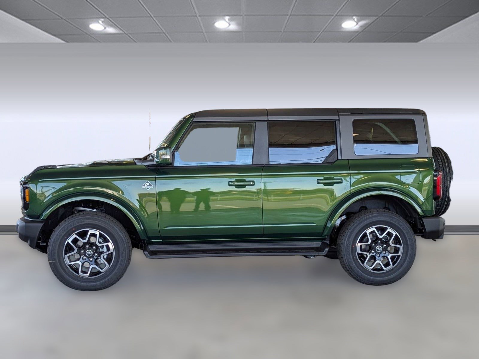 2025 Ford Bronco Outer Banks photo 2