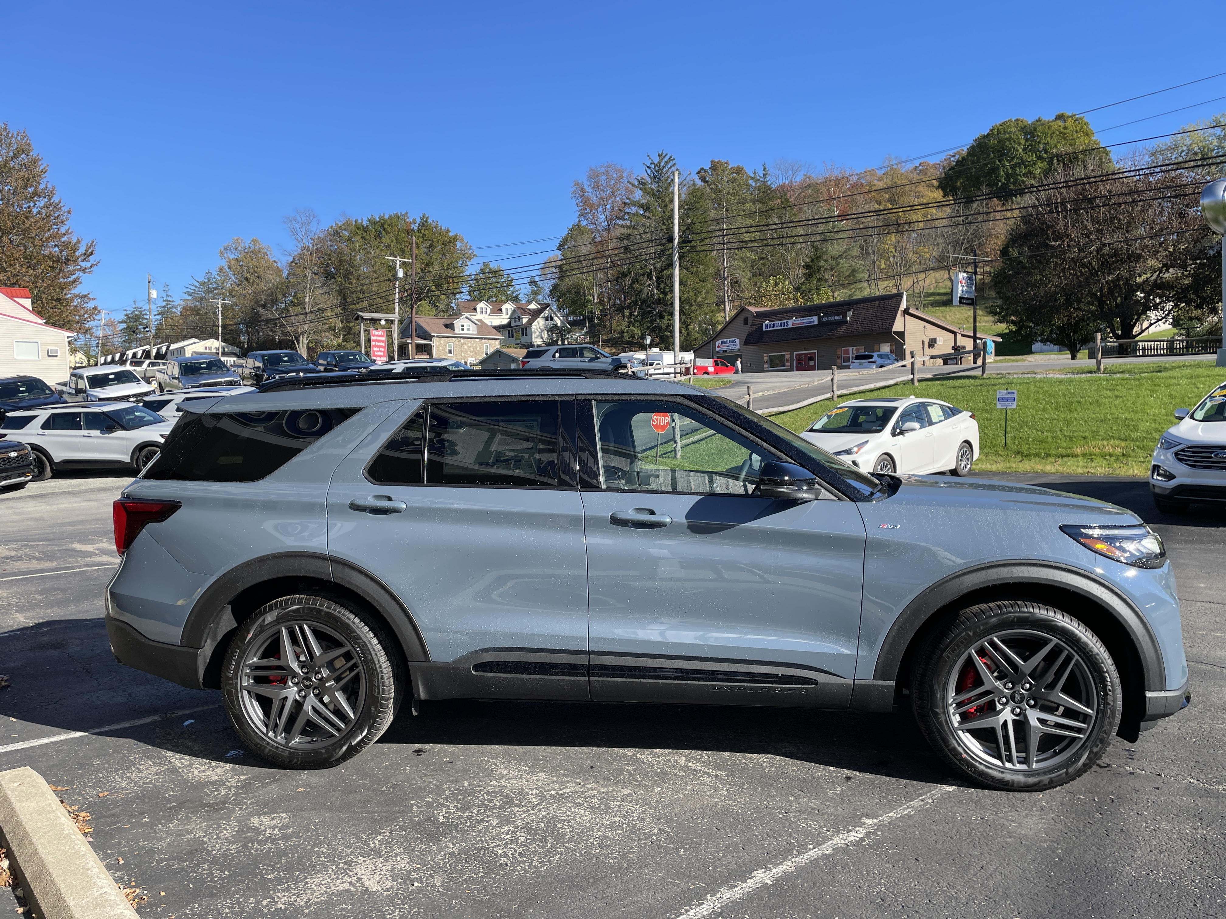 2027 Ford Explorer photo 4 of 35