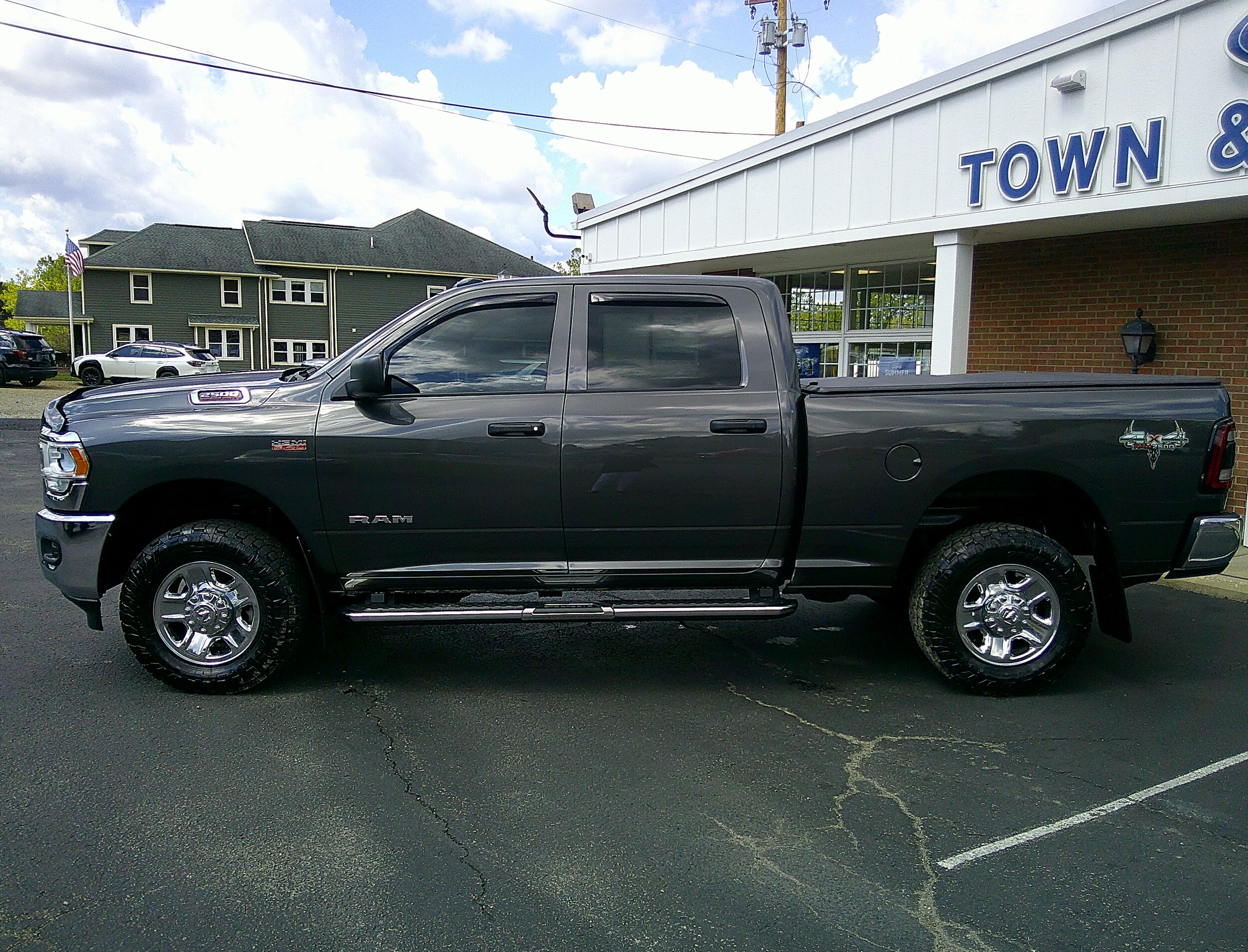 2022 Ram 2500 Tradesman photo 2