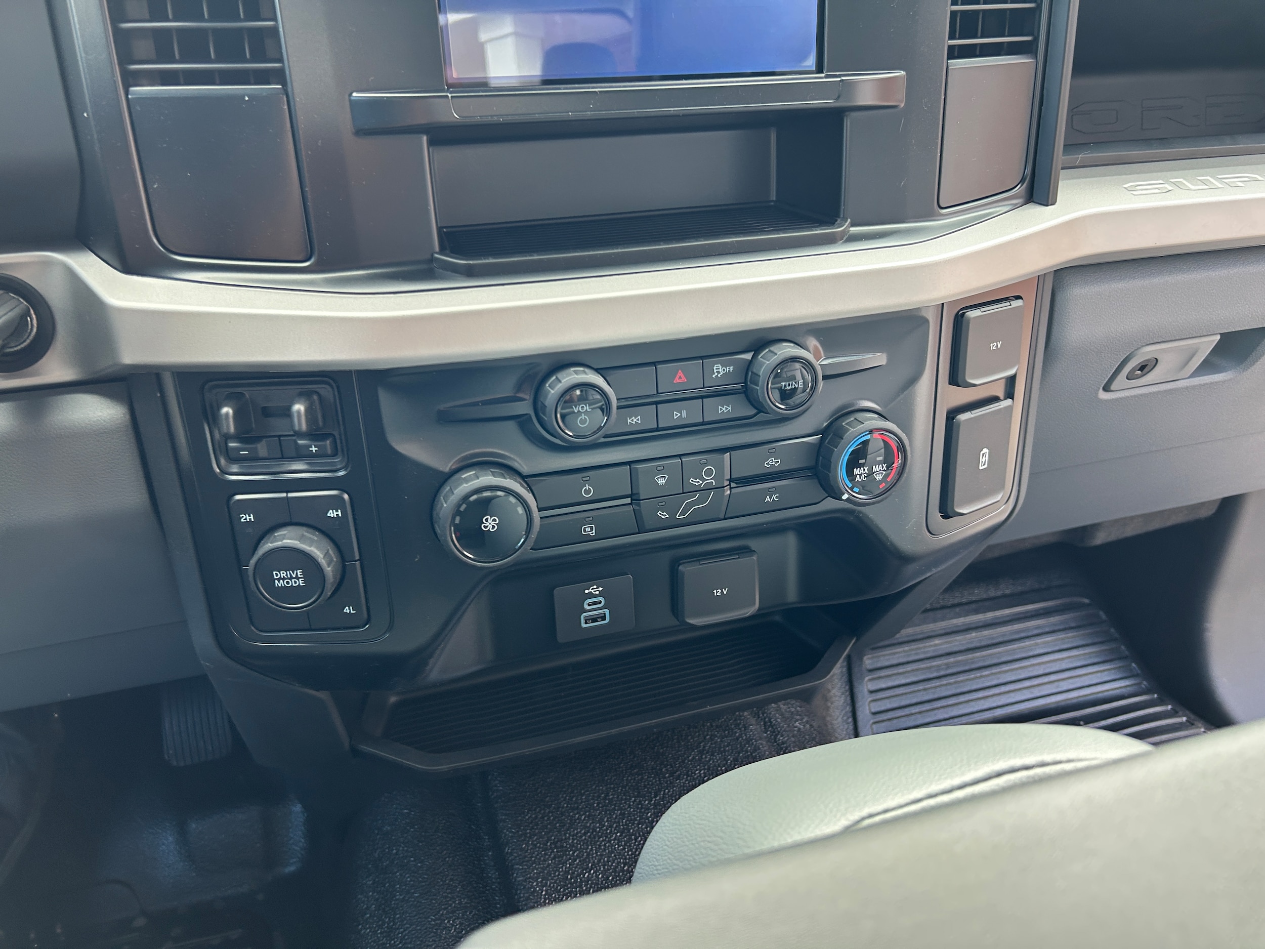2026 Ford Super Duty F-350&reg; XL Oxford White at Town & Country Ford