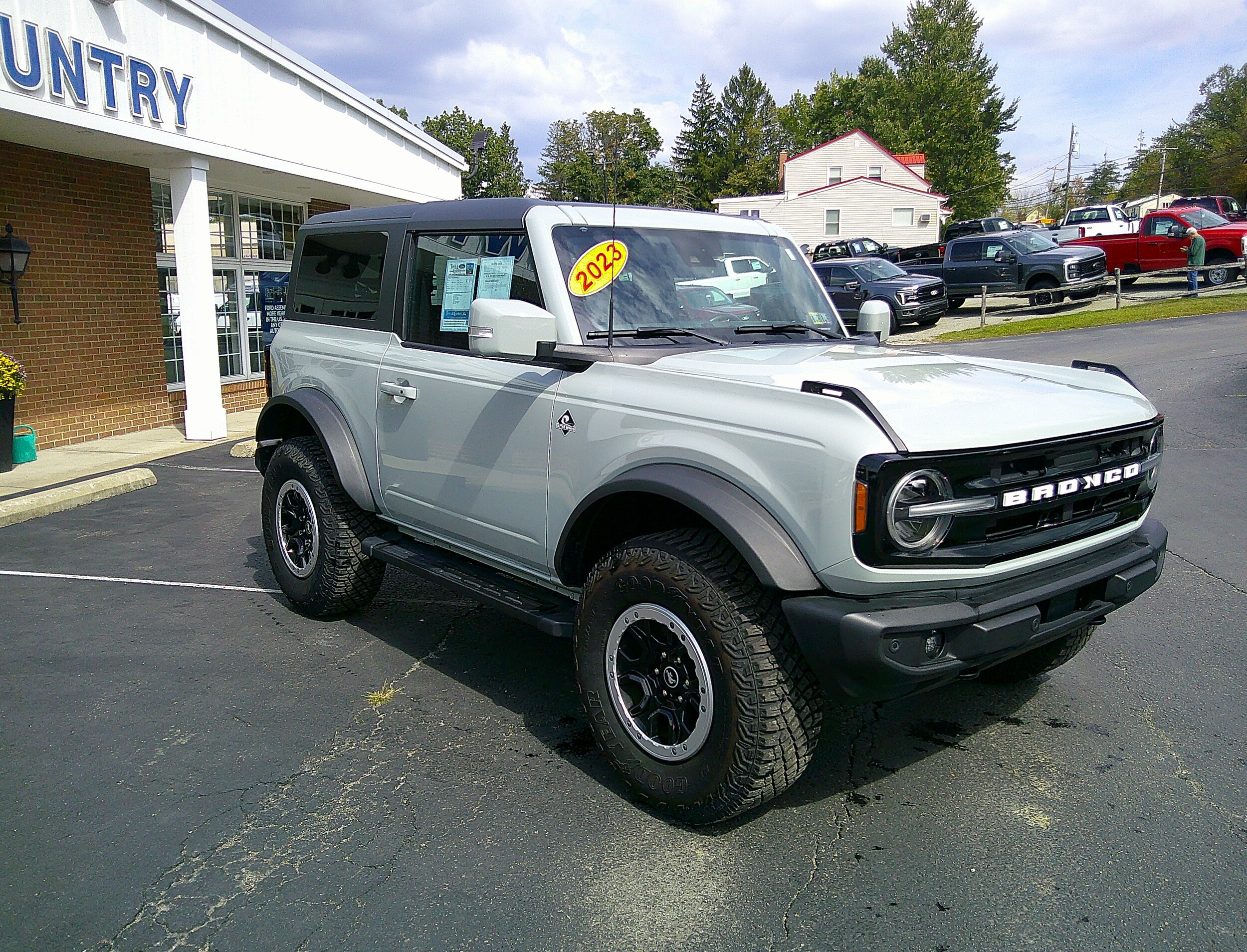 2023 Ford Bronco Outer Banks photo 3