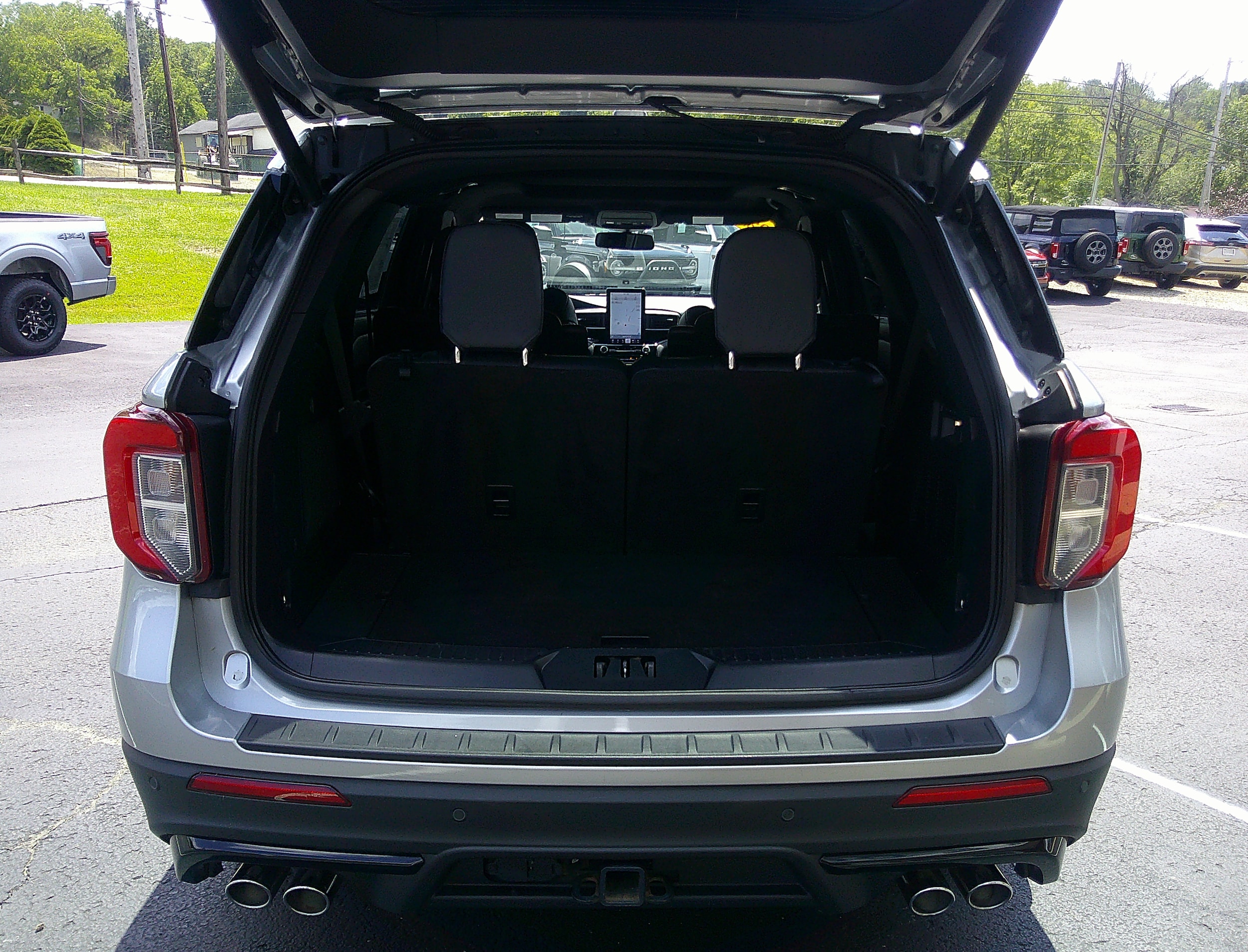 2022 Ford Explorer ST - 9
