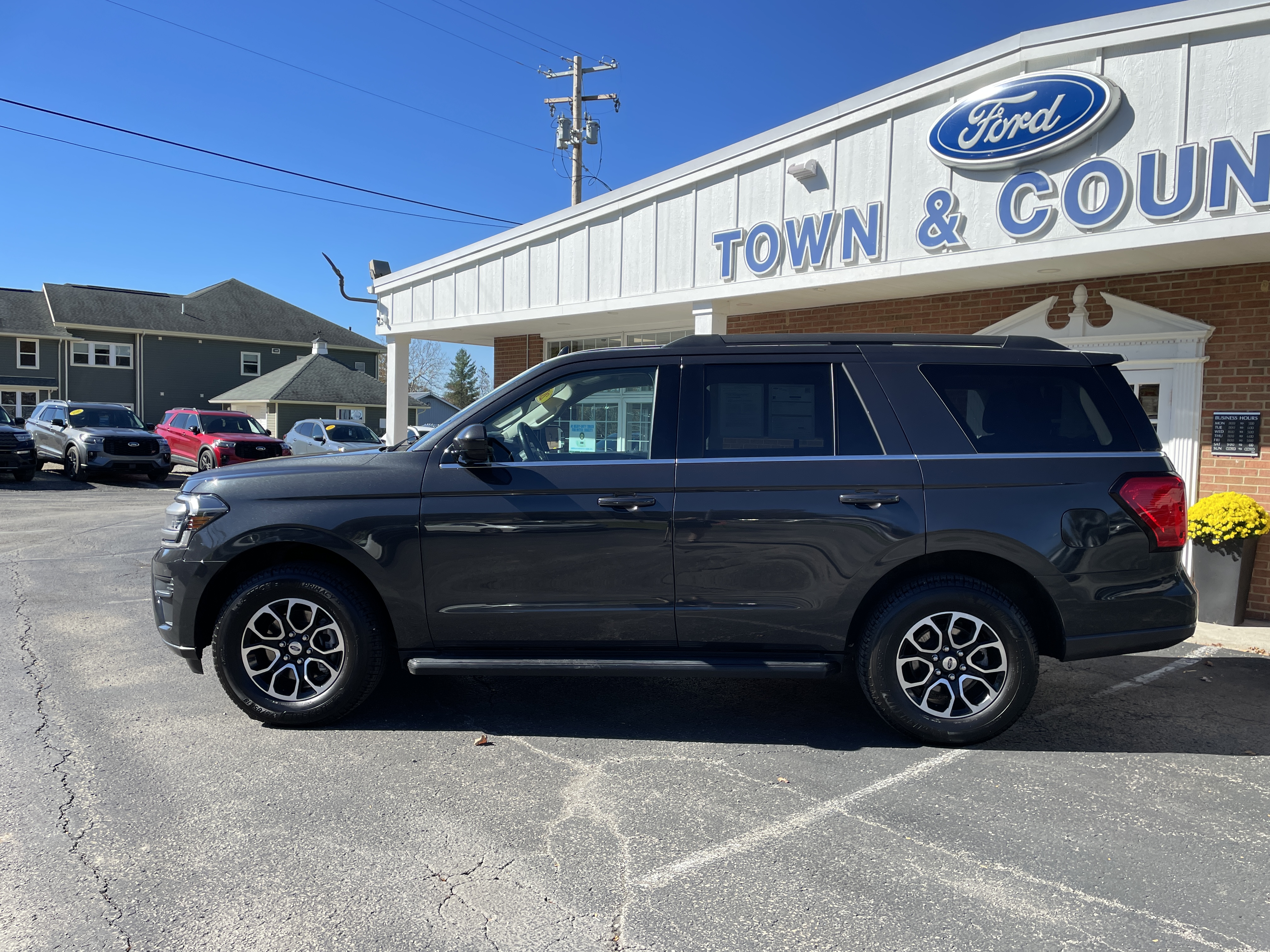 2023 Ford Expedition photo 9 of 28